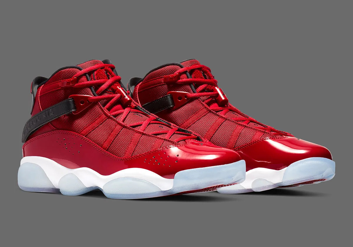 Air Jordan 6 Rings Gym Red 322992-601 rouge, noire et blanche avec empiècements brillants, mesh et silhouette basketball hybride.