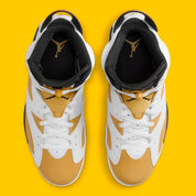 Air Jordan 6 Retro Yellow Ochre CT8529-170 en nubuck Yellow Ochre et cuir blanc avec accents noirs, lace lock jaune et unité Air visible.