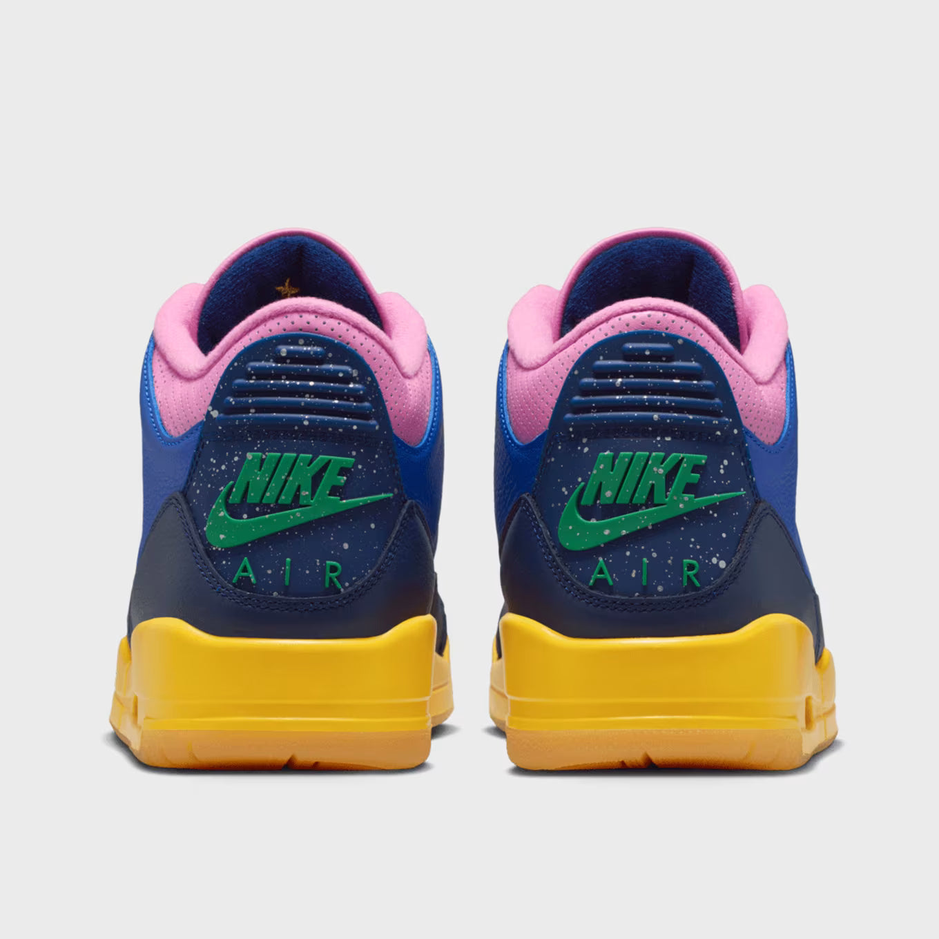 Air Jordan 3 Brazil jaune et verte avec print elephant et semelle Air visible iconique. vue de derrière
