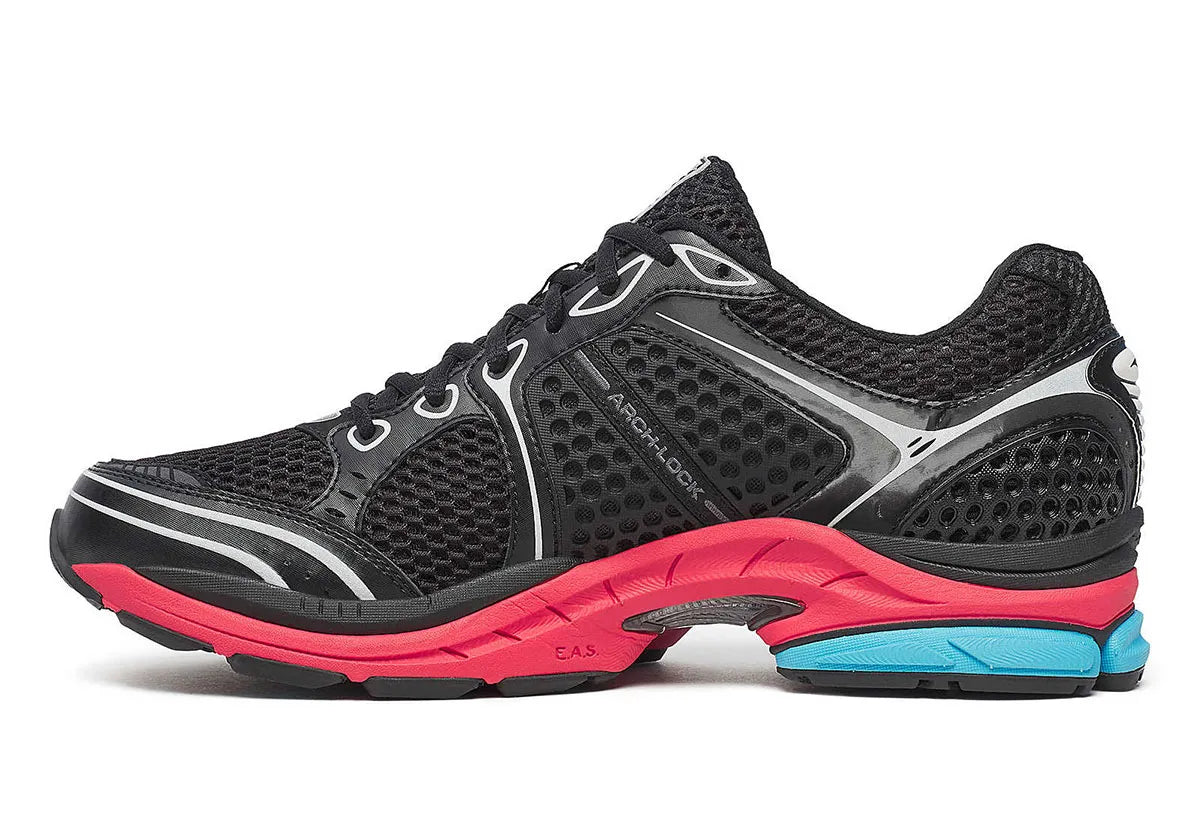 Saucony ProGrid Triumph 4 Keith Haring NYC Marathon en mesh blanc cassé avec motifs graphiques iconiques et amorti ProGrid.