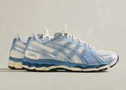 Sneakers ASICS Gel-Kayano 12.1 Kith Voyage en mesh technique crème avec amorti GEL® et détails Kith premium.Vue de coté 