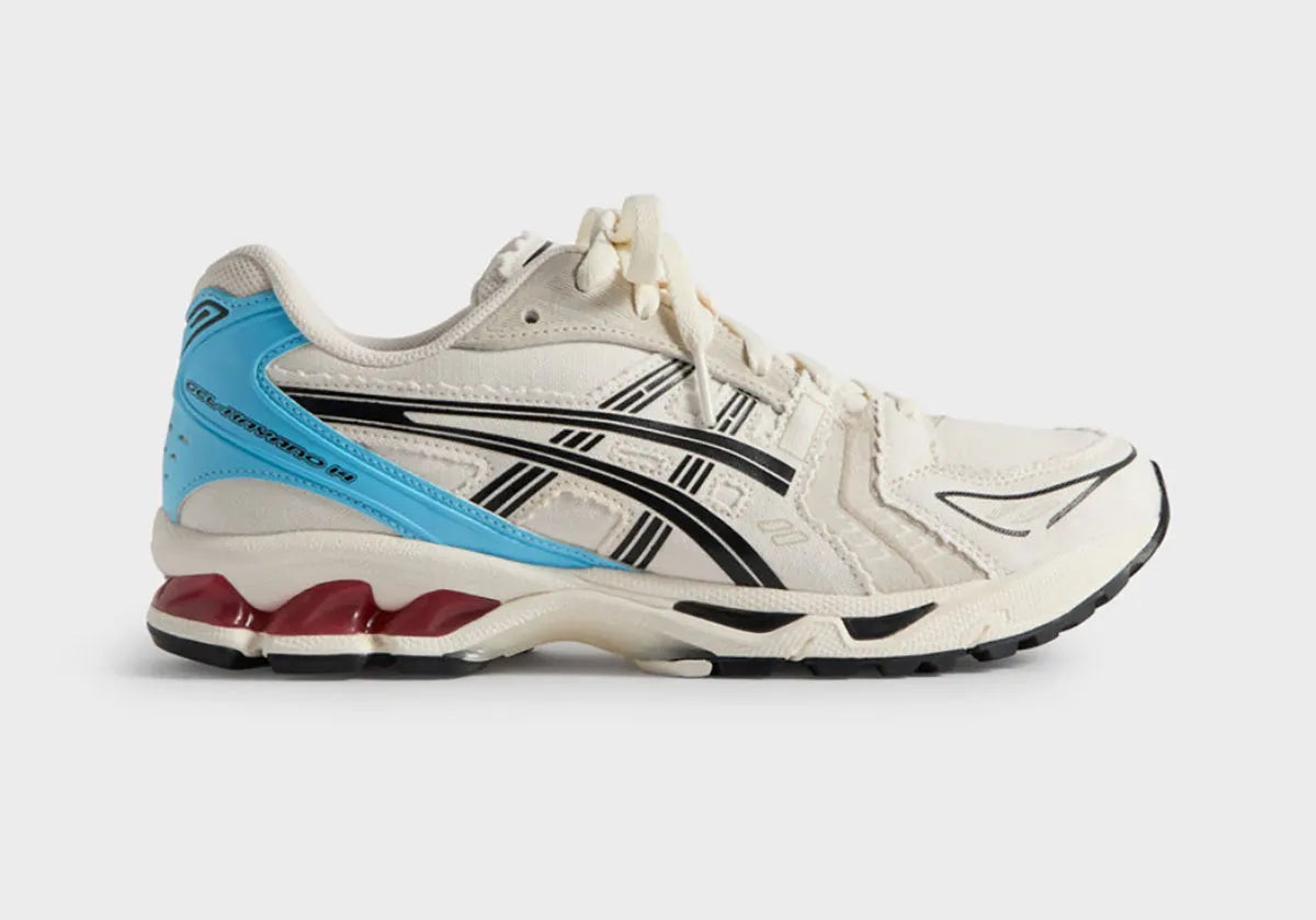 Sneakers ASICS Gel-Kayano 14 Kith Marvel vs. Capcom Ryu en Coconut Milk/Black en mesh technique avec amorti GEL™ et branding gaming premium.Vue de coté