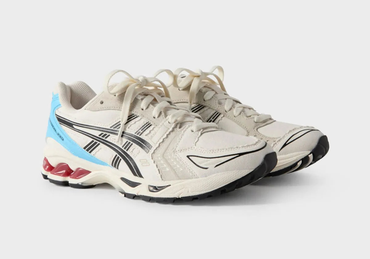 Sneakers ASICS Gel-Kayano 14 Kith Marvel vs. Capcom Ryu en Coconut Milk/Black en mesh technique avec amorti GEL™ et branding gaming premium.Vue de coté