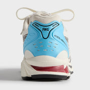 Sneakers ASICS Gel-Kayano 14 Kith Marvel vs. Capcom Ryu en Coconut Milk/Black en mesh technique avec amorti GEL™ et branding gaming premium.Vue arrière