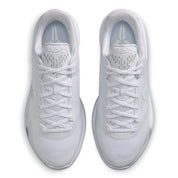 Nike Kobe 10 Protro Low Halo, sneaker de basketball blanche monochrome avec empeigne en mesh technique et silhouette basse.