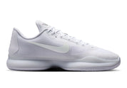 Nike Kobe 10 Protro Low Halo, sneaker de basketball blanche monochrome avec empeigne en mesh technique et silhouette basse.