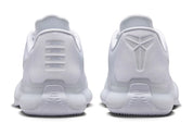 Nike Kobe 10 Protro Low Halo, sneaker de basketball blanche monochrome avec empeigne en mesh technique et silhouette basse.