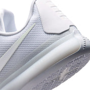 Nike Kobe 10 Protro Low Halo, sneaker de basketball blanche monochrome avec empeigne en mesh technique et silhouette basse.
