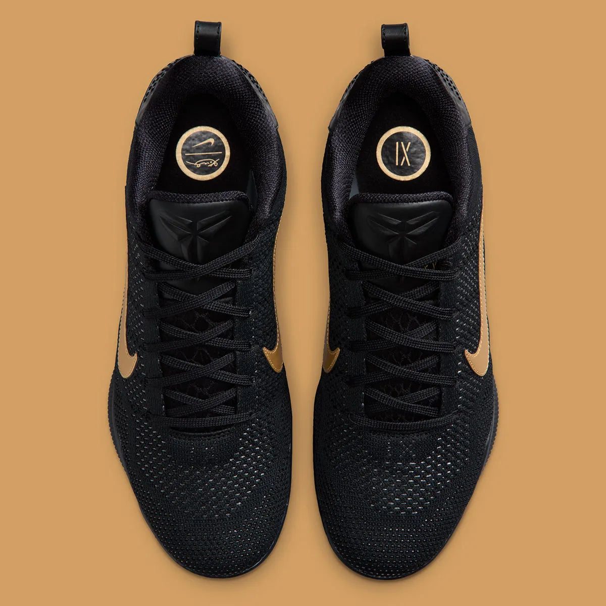 Sneaker Nike Kobe 11 Elite Low Protro noire avec détails dorés en Flyknit et semelle performance React et Air Zoom iconique