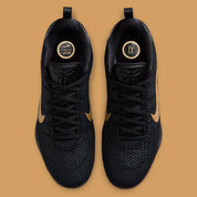 Sneaker Nike Kobe 11 Elite Low Protro noire avec détails dorés en Flyknit et semelle performance React et Air Zoom iconique