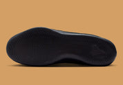 Sneaker Nike Kobe 11 Elite Low Protro noire avec détails dorés en Flyknit et semelle performance React et Air Zoom iconique