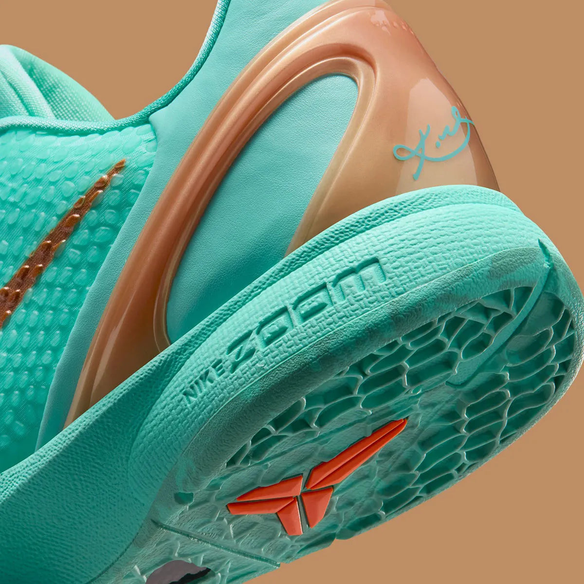 Nike Kobe 6 Protro verte Statue of Liberty avec texture scales, détails cuivrés et amorti Protro.
