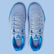sneakers de basketball Nike Kobe 9 EM Low Protro bleu Hydrogen Blue en mesh respirant avec amorti Lunarlon et semelle adhérente.Vue de haut 