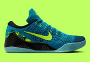 Nike Kobe 9 Elite Low Protro Perspective en Flyknit bleu et vert avec amorti Zoom Air et semelle traction sculptée. Vue de coté 