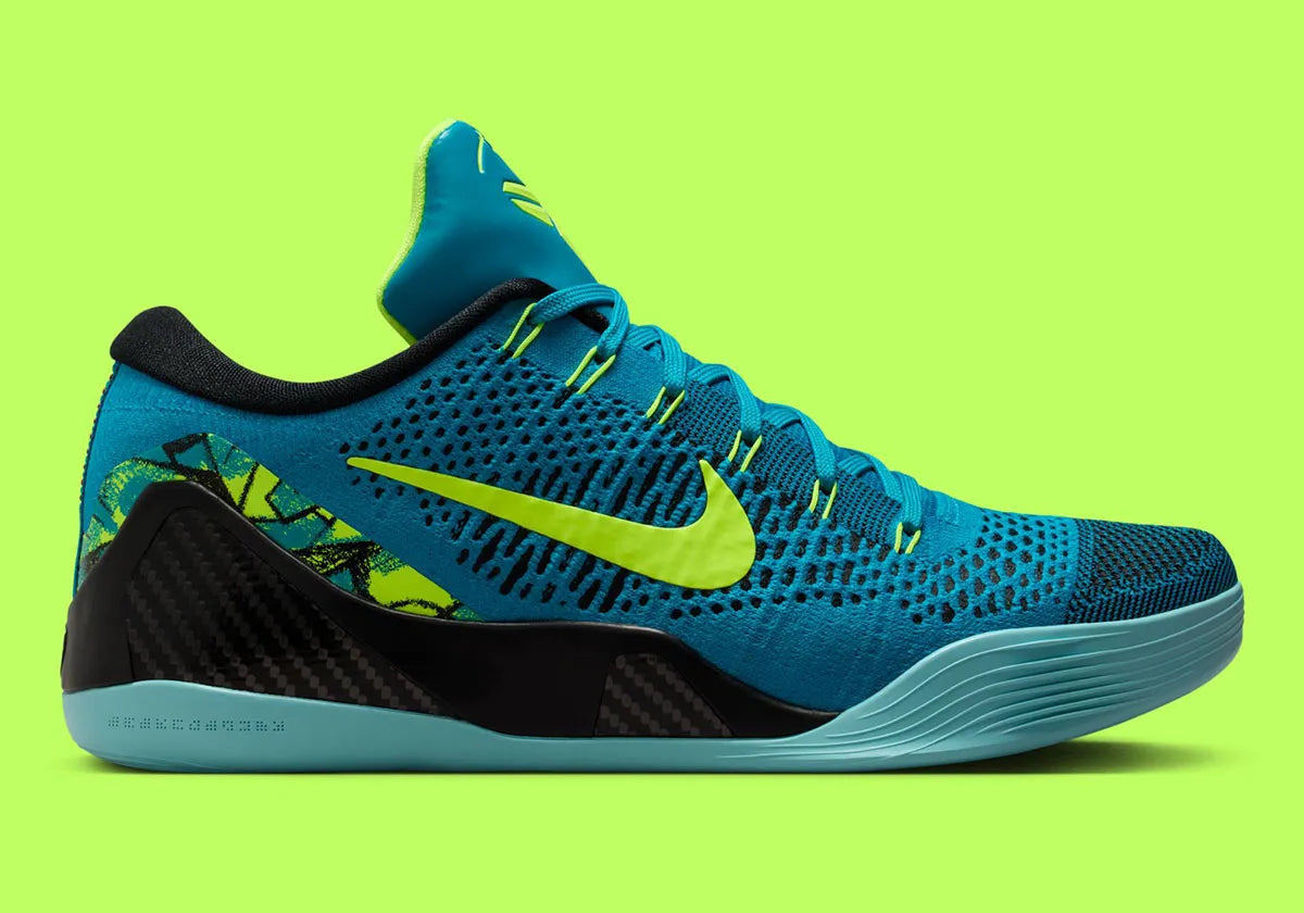 Nike Kobe 9 Elite Low Protro Perspective en Flyknit bleu et vert avec amorti Zoom Air et semelle traction sculptée. Vue de coté 
