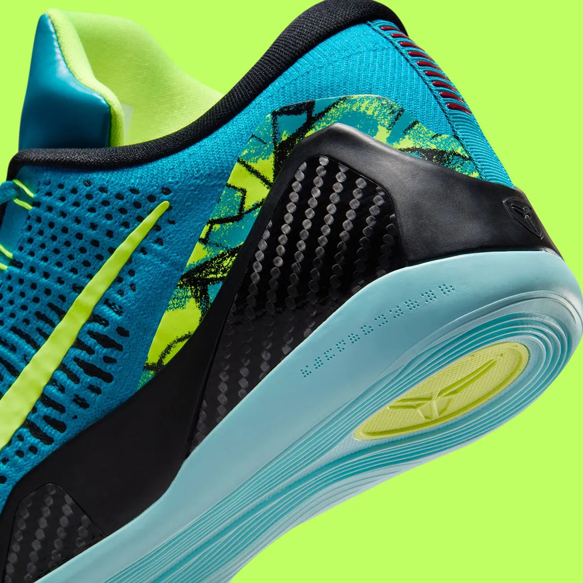 Nike Kobe 9 Elite Low Protro Perspective en Flyknit turquoise et volt avec amorti Protro et renfort talon sculpté.