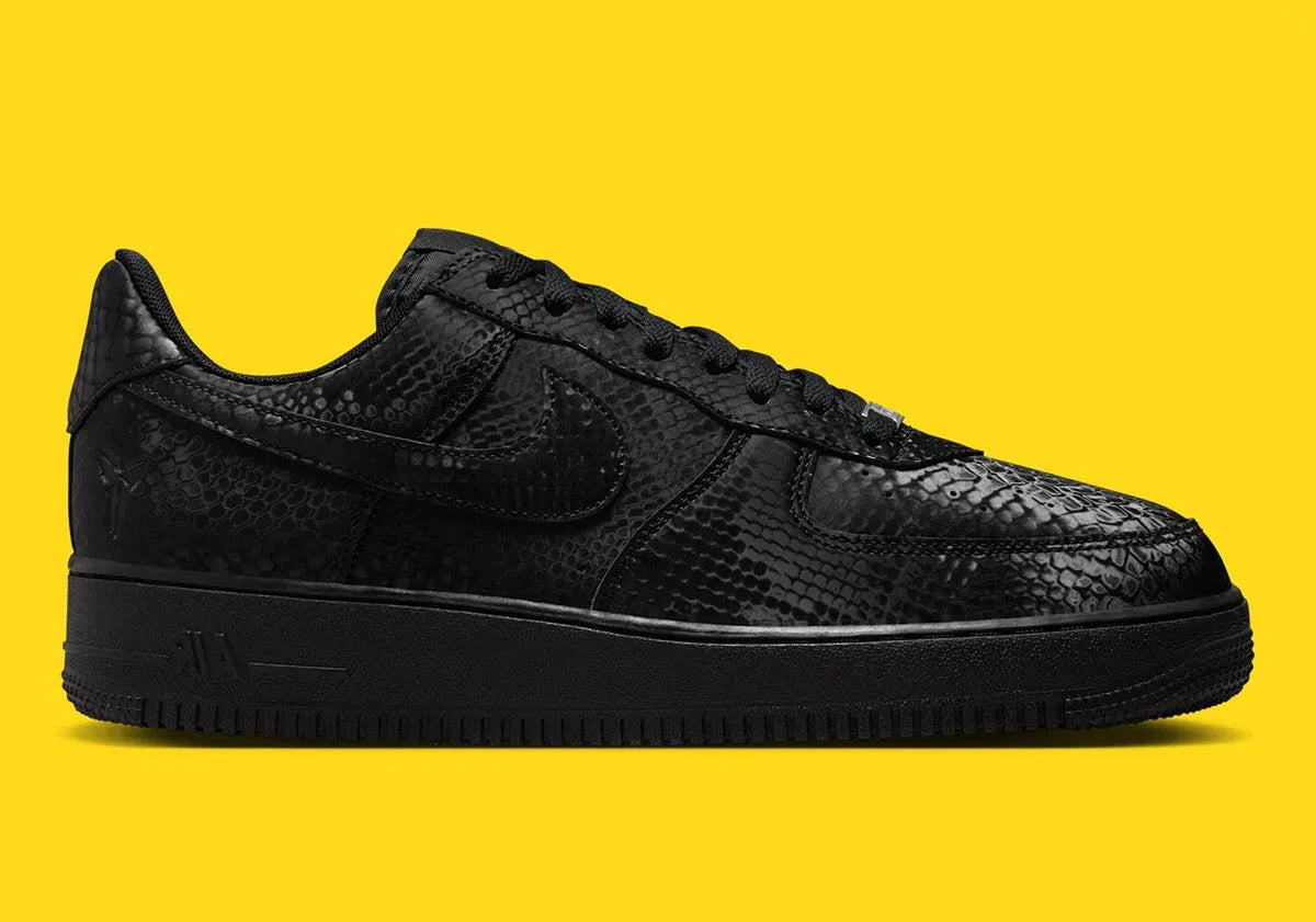 Sneakers Nike Air Force 1 Low Kobe Bryant Forever Black noires en cuir premium avec détails hommage et amorti Air iconique