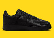 Sneakers Nike Air Force 1 Low Kobe Bryant Forever Black noires en cuir premium avec détails hommage et amorti Air iconique