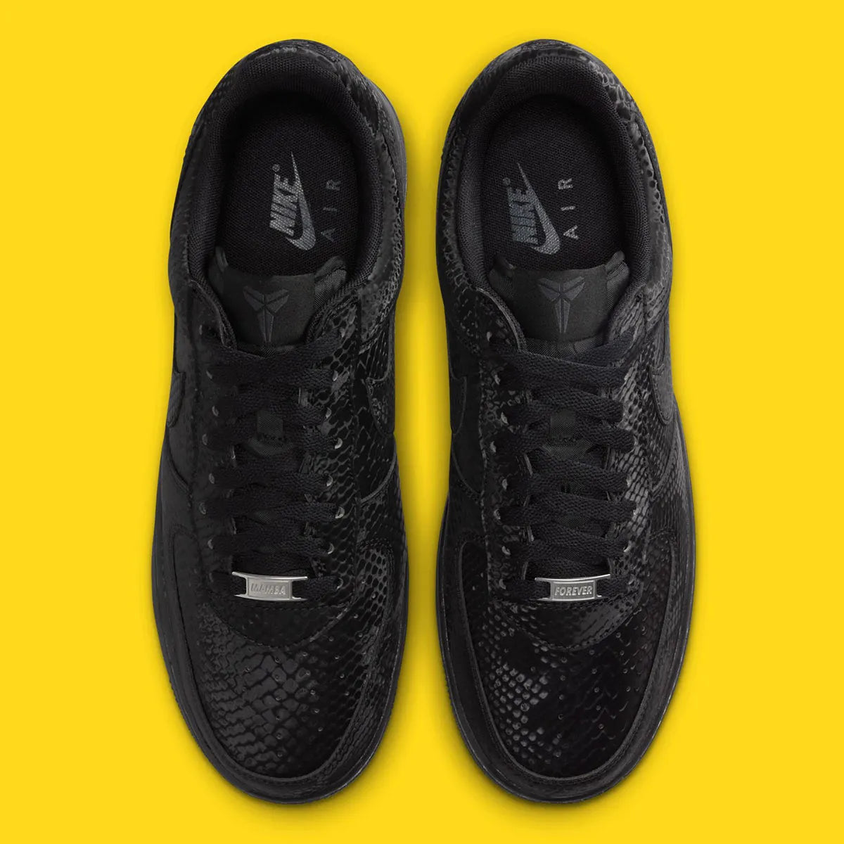 Sneakers Nike Air Force 1 Low Kobe Bryant Forever Black noires en cuir premium avec détails hommage et amorti Air iconique