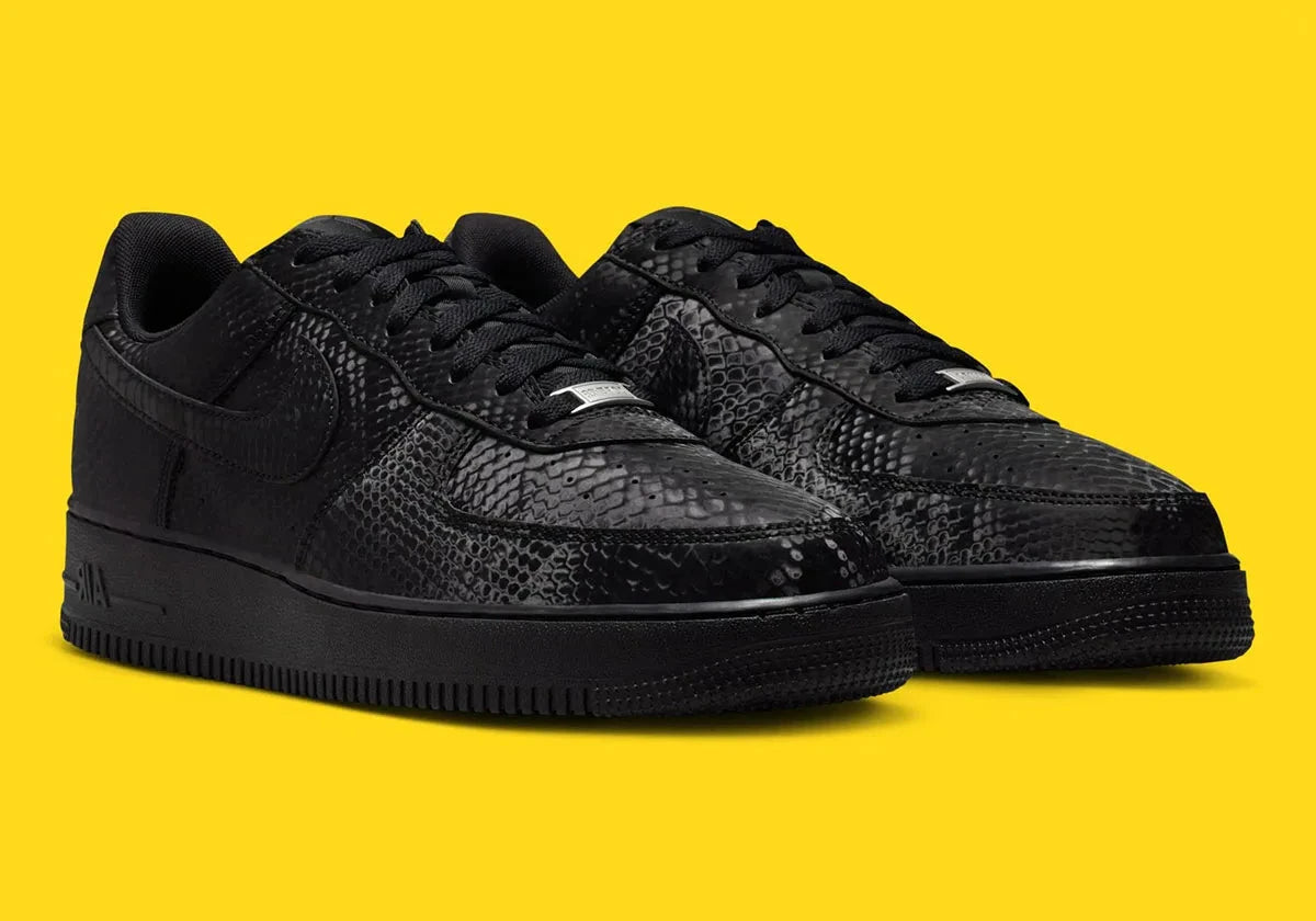 Sneakers Nike Air Force 1 Low Kobe Bryant Forever Black noires en cuir premium avec détails hommage et amorti Air iconique