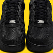 Sneakers Nike Air Force 1 Low Kobe Bryant Forever Black noires en cuir premium avec détails hommage et amorti Air iconique