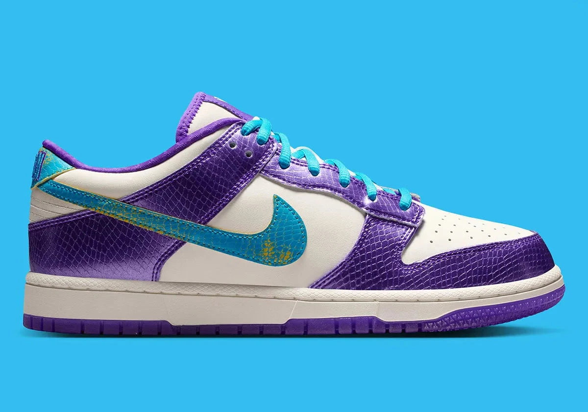 Nike Dunk Low Protro Kobe Bryant Draft Day avec tige en cuir premium, détails exclusifs inspirés de la Draft 1996, construction Protro et semelle extérieure en caoutchouc.
