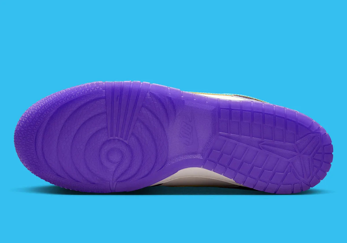 Nike Dunk Low Protro Kobe Bryant Draft Day avec tige en cuir premium, détails exclusifs inspirés de la Draft 1996, construction Protro et semelle extérieure en caoutchouc.
