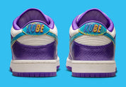 Nike Dunk Low Protro Kobe Bryant Draft Day avec tige en cuir premium, détails exclusifs inspirés de la Draft 1996, construction Protro et semelle extérieure en caoutchouc.
