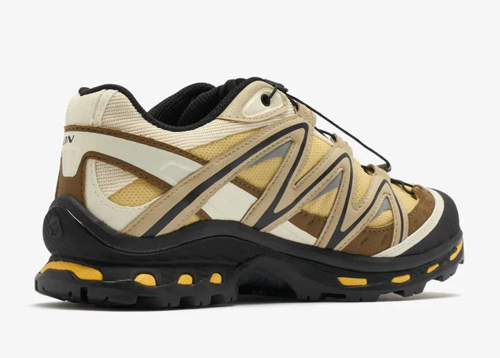 Salomon XT-Quest Gore-Tex Sahara Sun White Pepper L49148800 en tons beige sable avec membrane GORE-TEX, Quicklace™ et semelle technique.