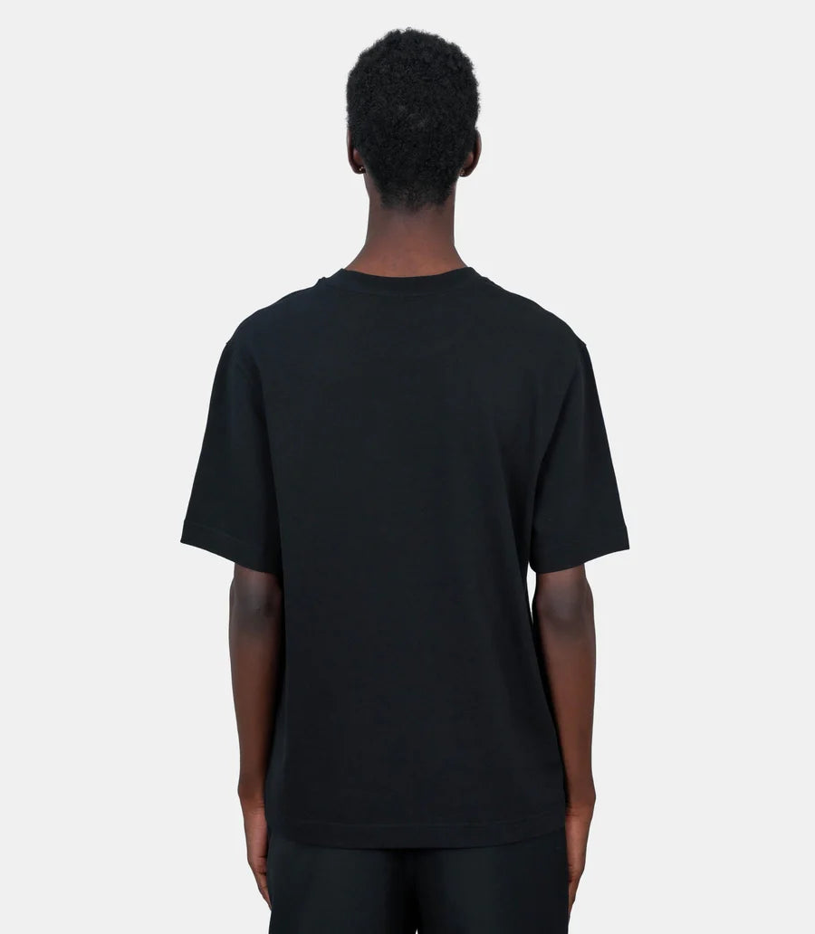 TEE SHIRT JACQUEMUS NOIR AVEC LOGO ETIQUETTE BRODEE JACQUEMUS COTE COEUR