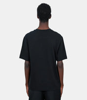 TEE SHIRT JACQUEMUS NOIR AVEC LOGO ETIQUETTE BRODEE JACQUEMUS COTE COEUR