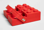 Crocs Brick Clog LEGO Red rouges inspirées des briques LEGO, avec texture à plots, bride pivotante et semelle légère en résine Croslite™.