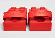Crocs Brick Clog LEGO Red rouges inspirées des briques LEGO, avec texture à plots, bride pivotante et semelle légère en résine Croslite™.