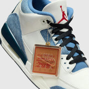 Sneakers Air Jordan 3 Retro en denim premium Levi’s, coloris Blue Denim avec éléments signature et amorti Air visible.
