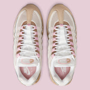 Sneakers Nike Air Max 95 OG Big Bubble Linen en mesh et suède beige avec unités Air visibles surdimensionnées et design ondulé iconique.Vue de haut 