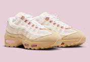 Sneakers Nike Air Max 95 OG Big Bubble Linen en mesh et suède beige avec unités Air visibles surdimensionnées et design ondulé iconique.Vue de coté