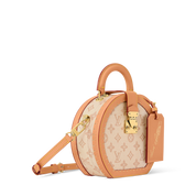Louis Vuitton Boite Chapeau PM, sac arrondi en toile Monogram marron avec cuir noir, poignée supérieure, fermoir doré et bandoulière.