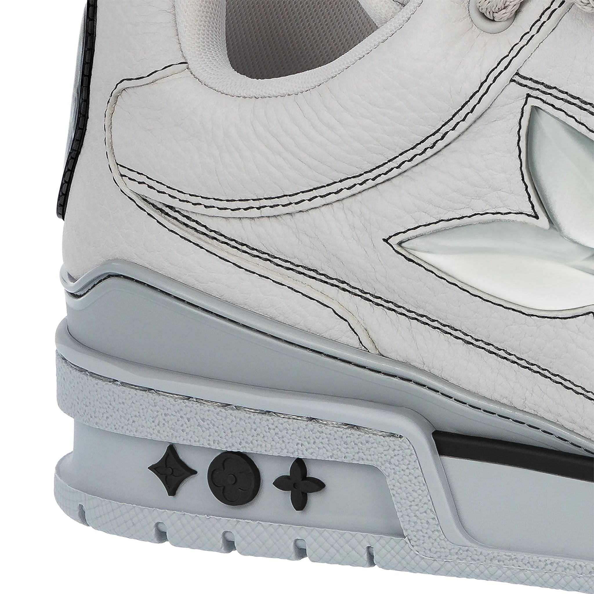 Louis Vuitton LV Skate Sneaker Grey, sneaker de luxe Louis Vuitton grise inspirée du skate avec matériaux premium et finitions haut de gamme.
