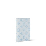 Louis Vuitton Passport Cover, porte-passeport marron en toile Monogram avec motif LV, intérieur en cuir et compartiments pour cartes.