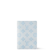 Louis Vuitton Passport Cover, porte-passeport marron en toile Monogram avec motif LV, intérieur en cuir et compartiments pour cartes.