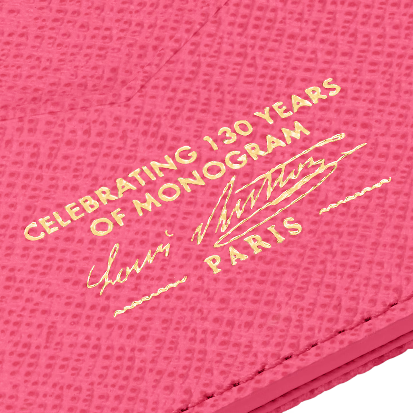 Louis Vuitton Passport Cover, porte-passeport marron en toile Monogram avec motif LV, intérieur en cuir et compartiments pour cartes.