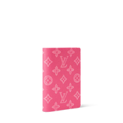 Louis Vuitton Passport Cover, porte-passeport marron en toile Monogram avec motif LV, intérieur en cuir et compartiments pour cartes.