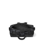 Louis Vuitton Keepall Bandoulière 25 Black en cuir de veau Monogram embossé noir avec poignées roulées, bandoulière réglable et amovible, fermeture zippée à double curseur et finitions métalliques.