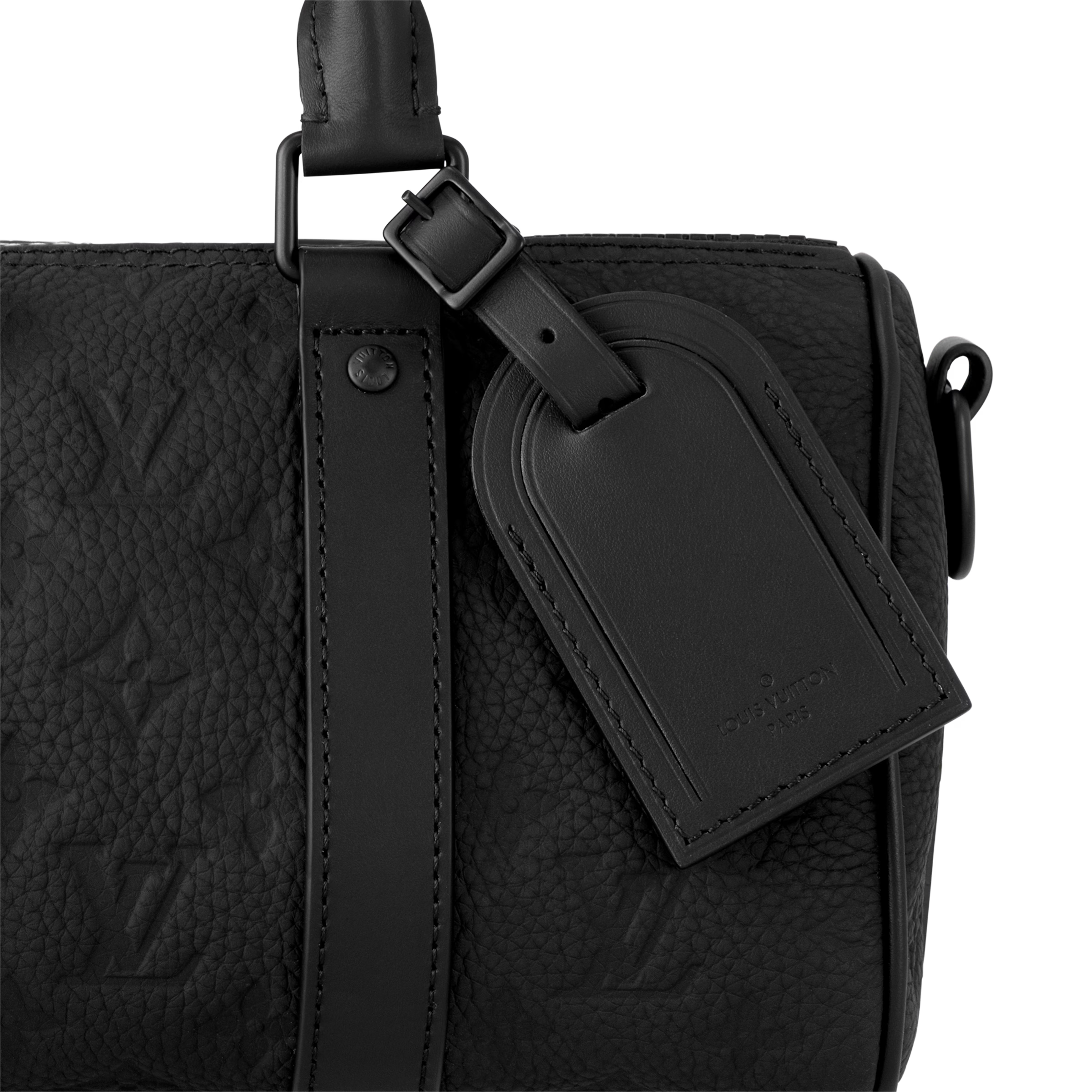 Louis Vuitton Keepall Bandoulière 25 Monogram Embossed Black en cuir de veau grainé embossé Monogram noir avec poignées roulées, bandoulière amovible, fermeture zippée et finitions métalliques.