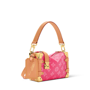 Louis Vuitton Side Trunk PM, sac rectangulaire en toile Monogram marron avec cuir, coins renforcés, serrure S dorée et bandoulière.