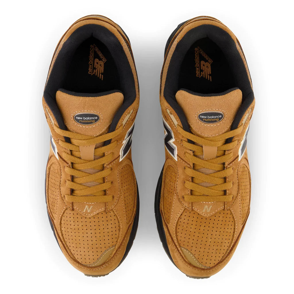 new balance tobacco 2002r 2002 M2002REI a rich brown mesh layer has been used to set a foundation for the light cream forefoot overlays and the 2002R branded heel embellishment New Balance 2002R Tobacco Black