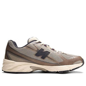 New Balance 740N JJJJound Mushroom, sneaker rétro-running beige et marron issue de la collaboration JJJJound x New Balance avec tige en mesh vue de profil intérieur. 