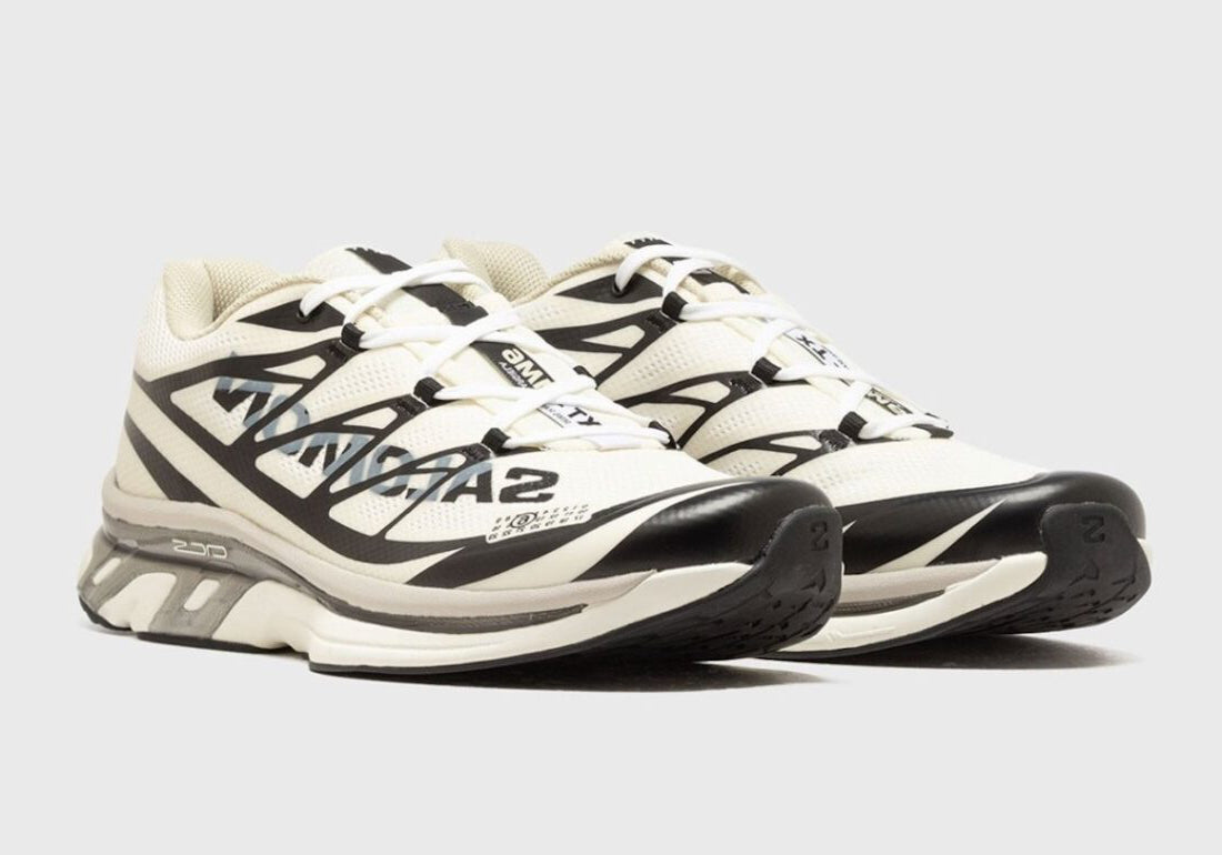 Image de la Salomon XT-6 MM6 Maison Margiela Vanilla Ice, sneaker crème translucide en mesh technique, détails déstructurés, semelle Contagrip® et système Quicklace. Vue de 3/4 face.