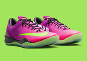 Nike Kobe 8 Protro Mambacurial IO6253-500 avec dégradé Red Plum et Pink Flash, détails Electric Green et inspiration Mercurial Vapor IX.