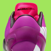 Nike Kobe 8 Protro Mambacurial IO6253-500 avec dégradé Red Plum et Pink Flash, détails Electric Green et inspiration Mercurial Vapor IX.